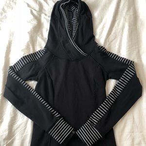 LULULEMON PULLOVER SIZE 2